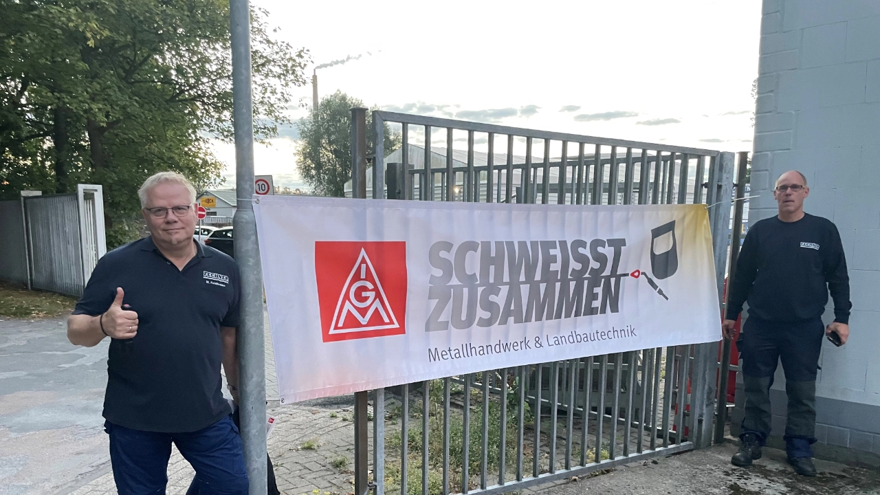 Flugbalttaktion zur tarifrunde bei der Firma Fechner in Nordenham