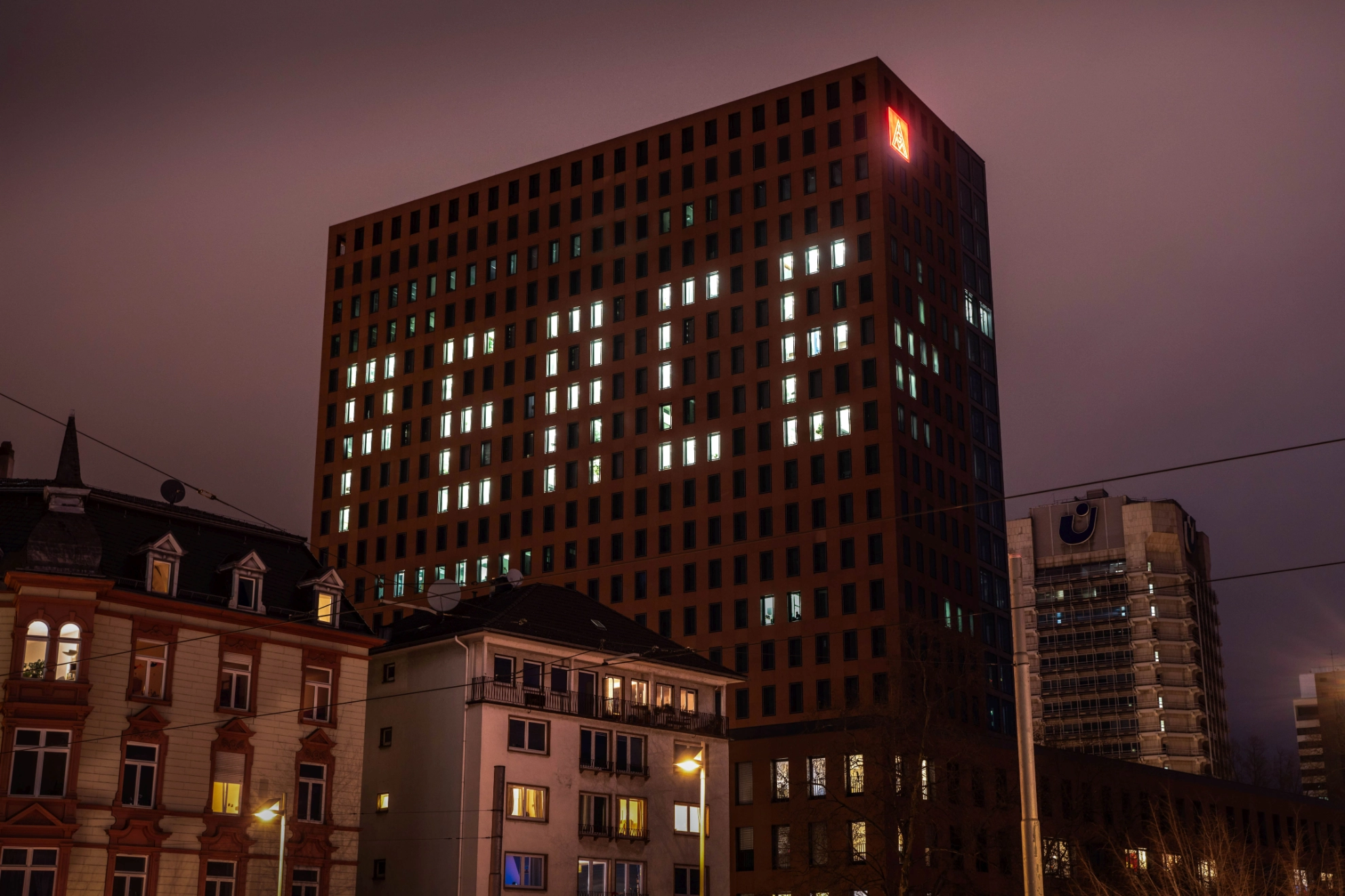 Paece IG Metall Hochhaus - anlässlich Angriff von Russland auf die Ukraine