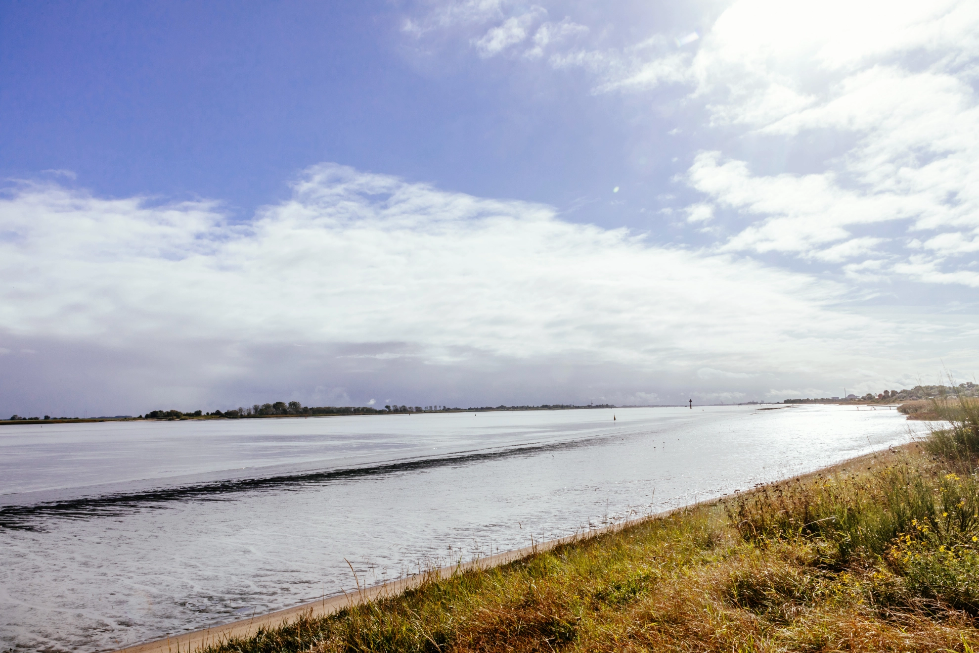 Bild vom Strand der Weser in Nordenham