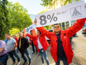 Auftakt Tarifrunde 2022: Hunderte Metallerinnen und Metaller in Bremen erwartet 